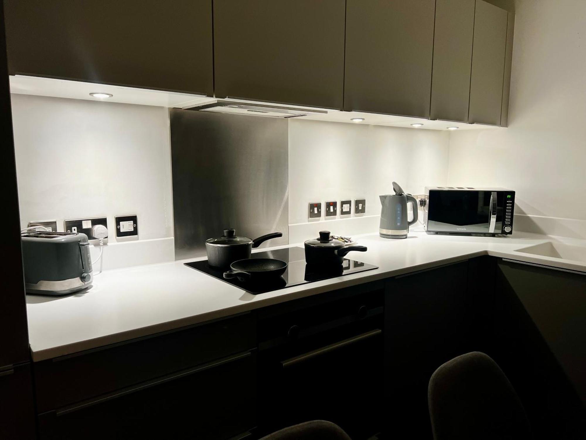 Premium Deals L Last-Minute Stay L 4 Min Walk To Birmingham Central Library L 18Th Floor 2 Bed 2 Bath City Centre Penthouse With Gym & Netflix By Jvt Short Lets Exterior photo