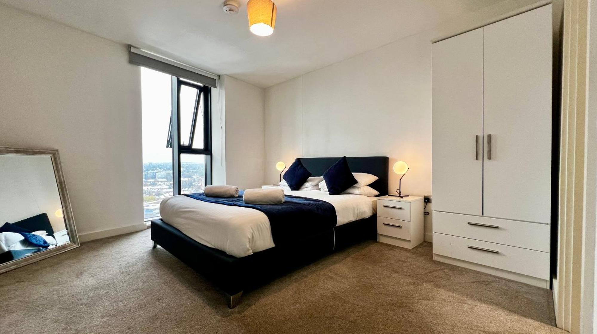 Premium Deals L Last-Minute Stay L 4 Min Walk To Birmingham Central Library L 18Th Floor 2 Bed 2 Bath City Centre Penthouse With Gym & Netflix By Jvt Short Lets Exterior photo